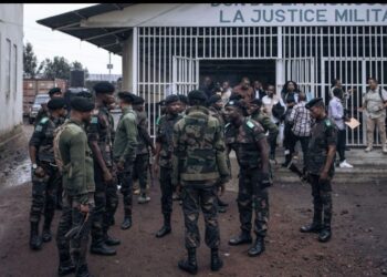 Kivu y’Amajyaruguru: Abasirikare 2 ba FARDC Bakatiwe Igihano cy’Urupfu Nyuma yo Gushinjwa Kwica Umuyobozi Wabo ku Rugamba