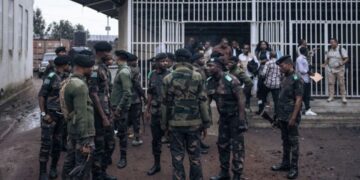 Kivu y’Amajyaruguru: Abasirikare 2 ba FARDC Bakatiwe Igihano cy’Urupfu Nyuma yo Gushinjwa Kwica Umuyobozi Wabo ku Rugamba