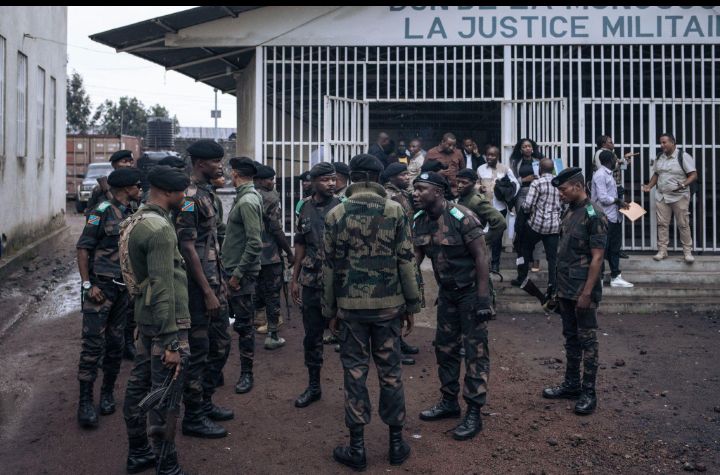 Kivu y’Amajyaruguru: Abasirikare 2 ba FARDC Bakatiwe Igihano cy’Urupfu Nyuma yo Gushinjwa Kwica Umuyobozi Wabo ku Rugamba