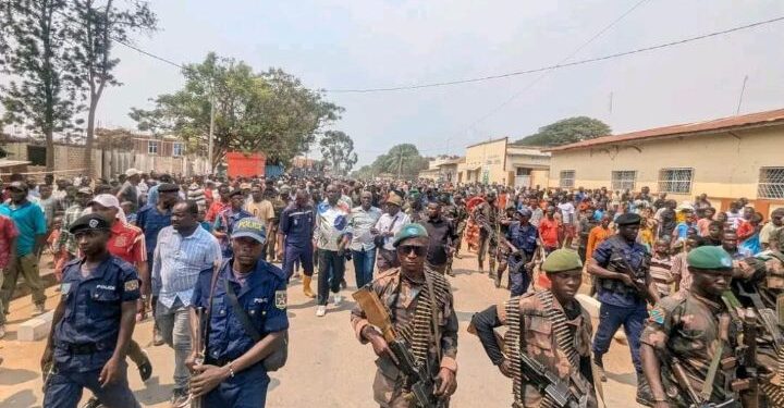 I Uvira Byakaze: Wazalendo basabye abaturage kugumuka kuri FARDC nyuma y’uko ifunze umwe mu bakomando babo