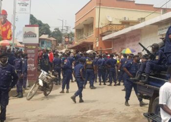 Ibyabereye i Matadi Birakaze: Imodoka Zirenga 20 Zatwitswe, Amamoto Arangizwa, Ubutegetsi bwa Tshisekedi Burakemangwa