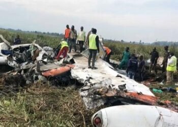 KENGE: Indege ya KIN AVIA Yakoze Impanuka Ikomeye, Irashya Irakongoka; Lt Gen Likulia Mu Bari Bayirimo