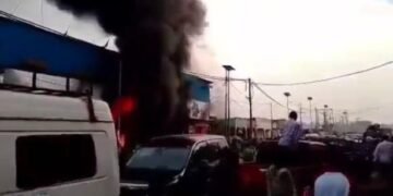 Kinshasa: Inkongi y’umuriro yibasiye amaduka atandatu y’Abashinwa hafi y’isoko rya Zando