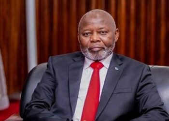 Kamerhe Ahindukiriye Kabila mu Magambo Akomeye: “Abaturage Bazabacira Urubanza” — Ese Hari Ibyihishe inyuma y’Impaka z’Amahoro n’Ubutegetsi muri Congo?