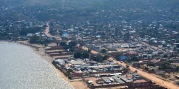 Uvira: Gavana Yavuze Ibyo Azi ku Mutekano w’Umujyi mu Gihe Abaturage Bakomeje Kuwuhunga
