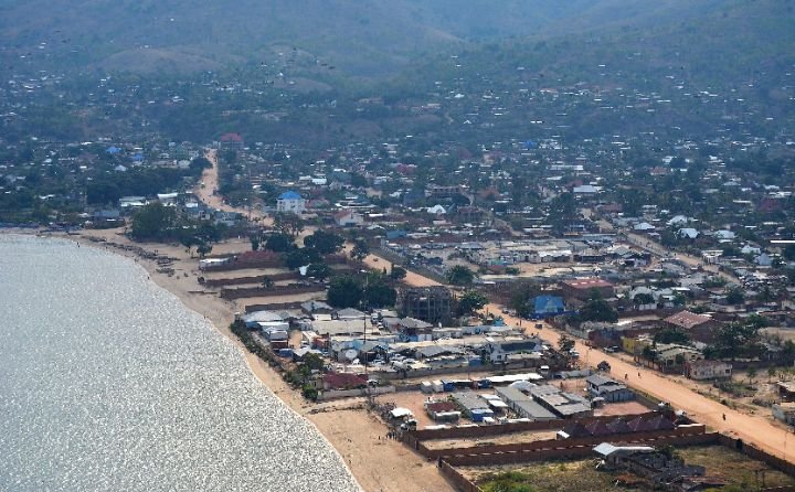 Uvira: Gavana Yavuze Ibyo Azi ku Mutekano w’Umujyi mu Gihe Abaturage Bakomeje Kuwuhunga